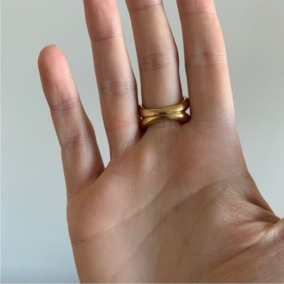 J Crew Gold color ring Impeccable condition size 7 - Picture 4 of 7
